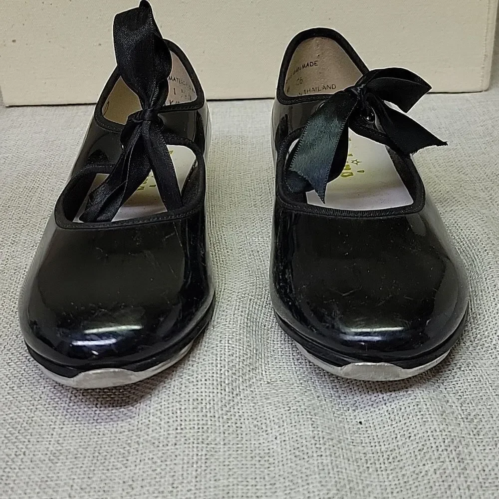 Loshin's‎ girls tap shoes sz 1 1/2 M plus a pr of black tights